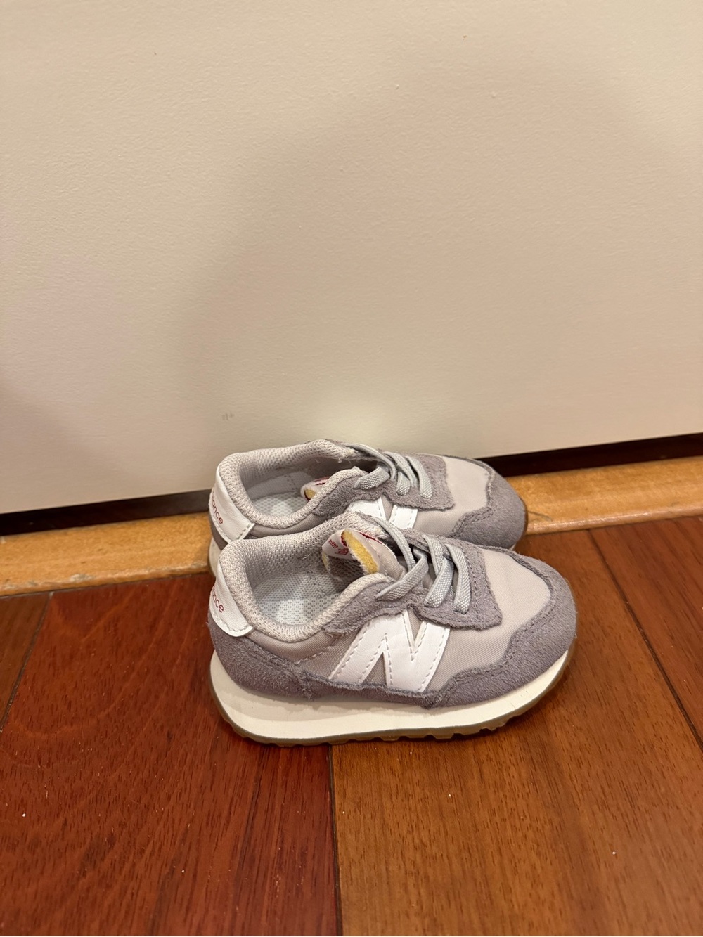 New Balance Kids Gray & White 237 Sneaker worn twice size 5 wide